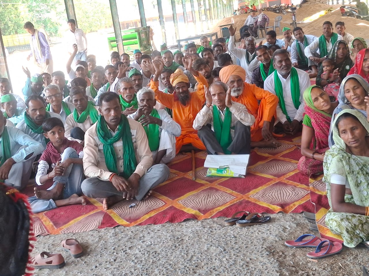 आज पुवाया में मासिक बैठक हुई।